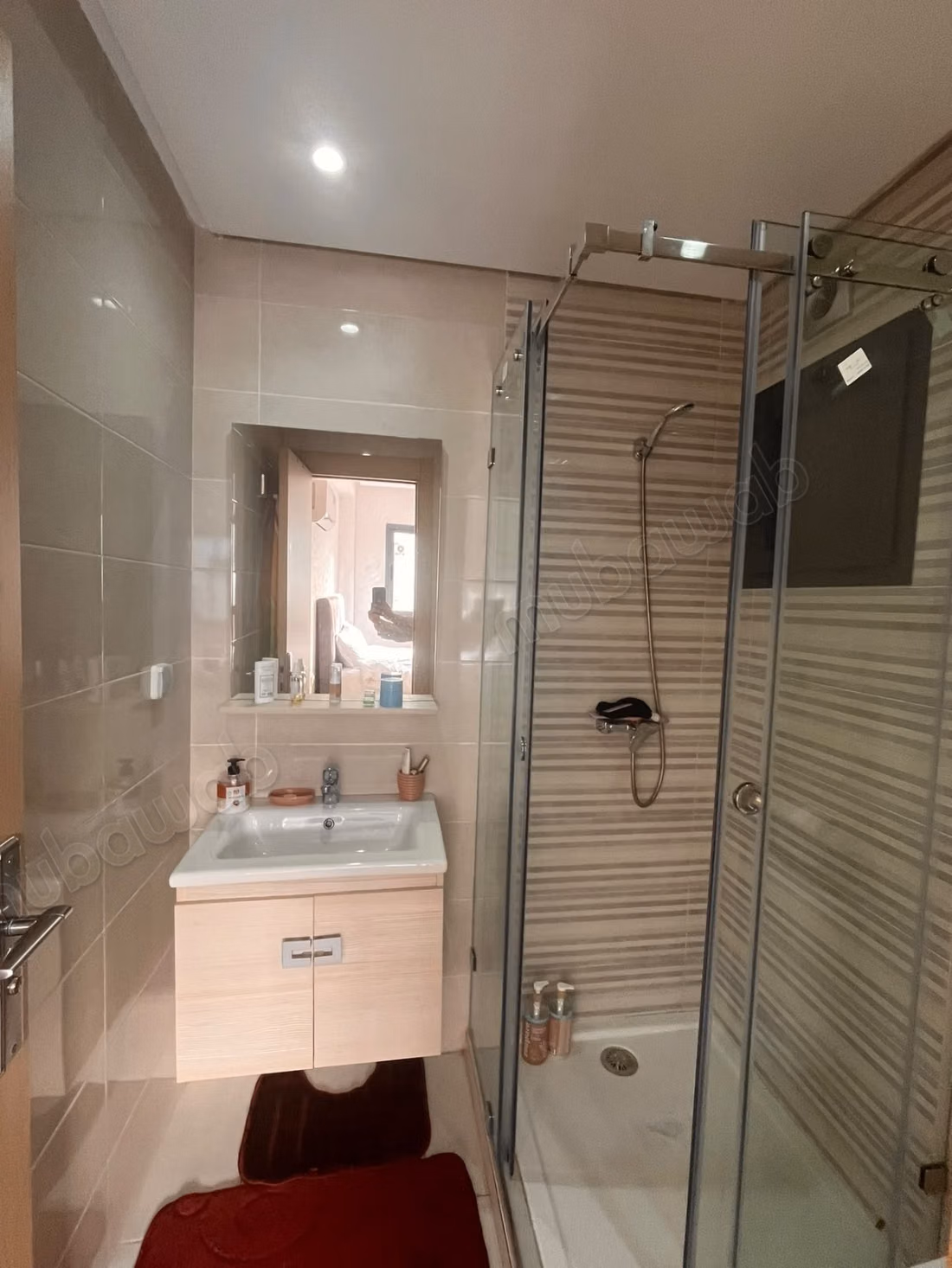 Bell'appartamento in affitto a Harhoura. Superficie totale 77 m². Ben arredato