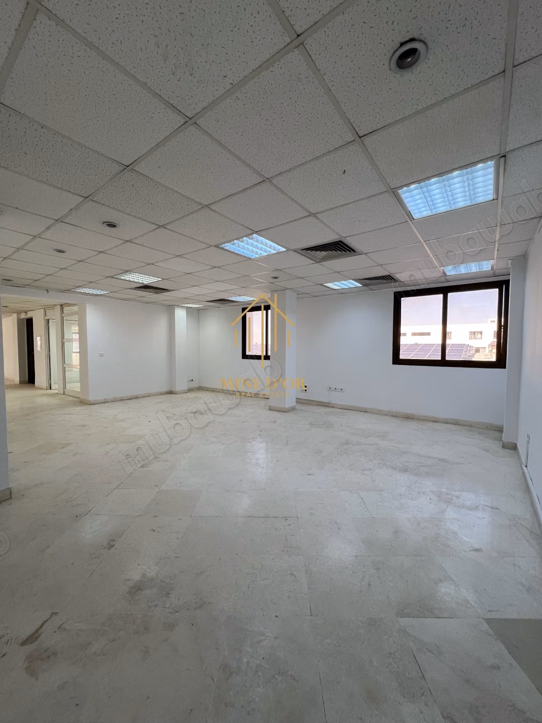  À louer, bureau de 300 m² – charguia 1