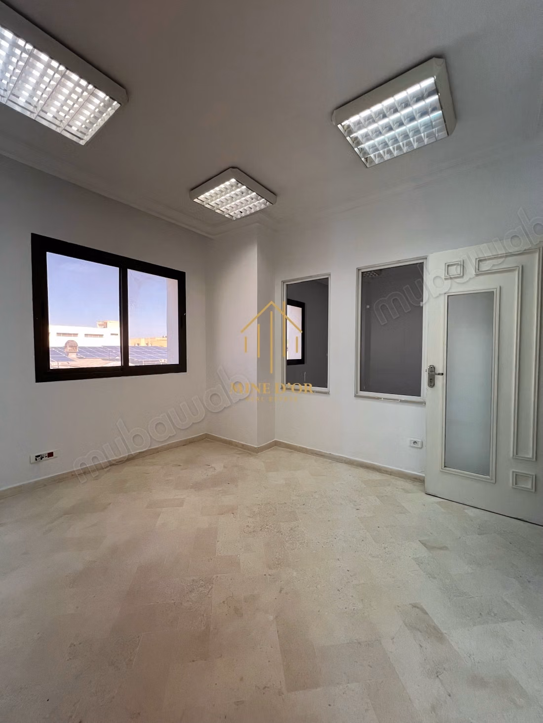  À louer, bureau de 300 m² – charguia 1