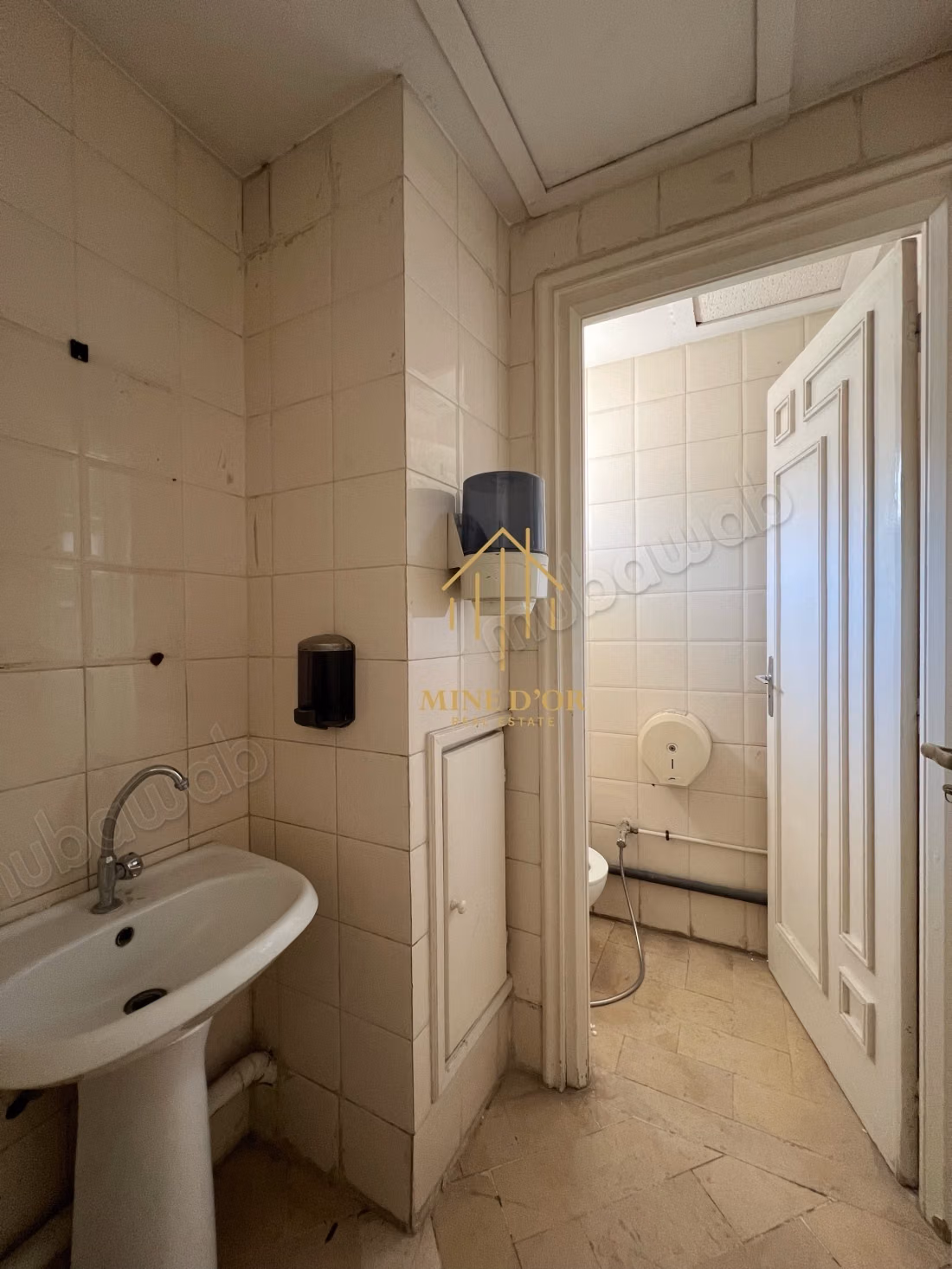  À louer, bureau de 300 m² – charguia 1