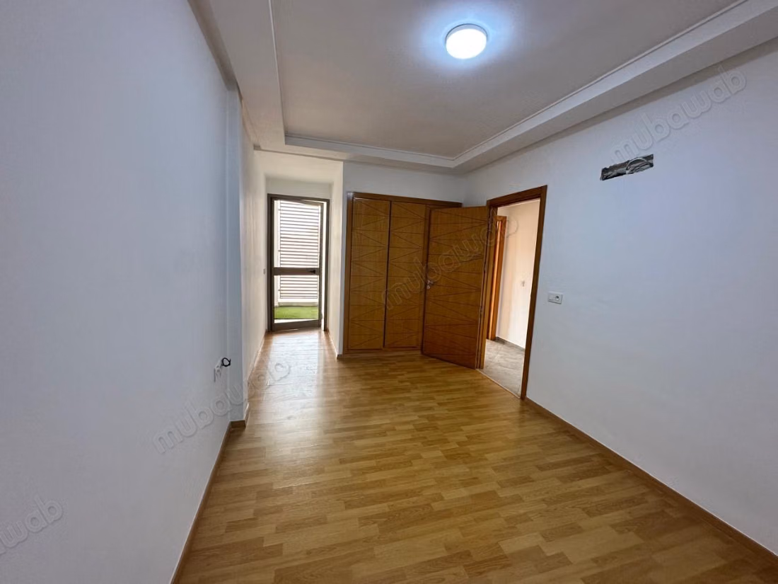 Appartamento in vendita a Hay Mabrouka. 3 camere confortevoli. Residenza con concierge, aria condizionata generale