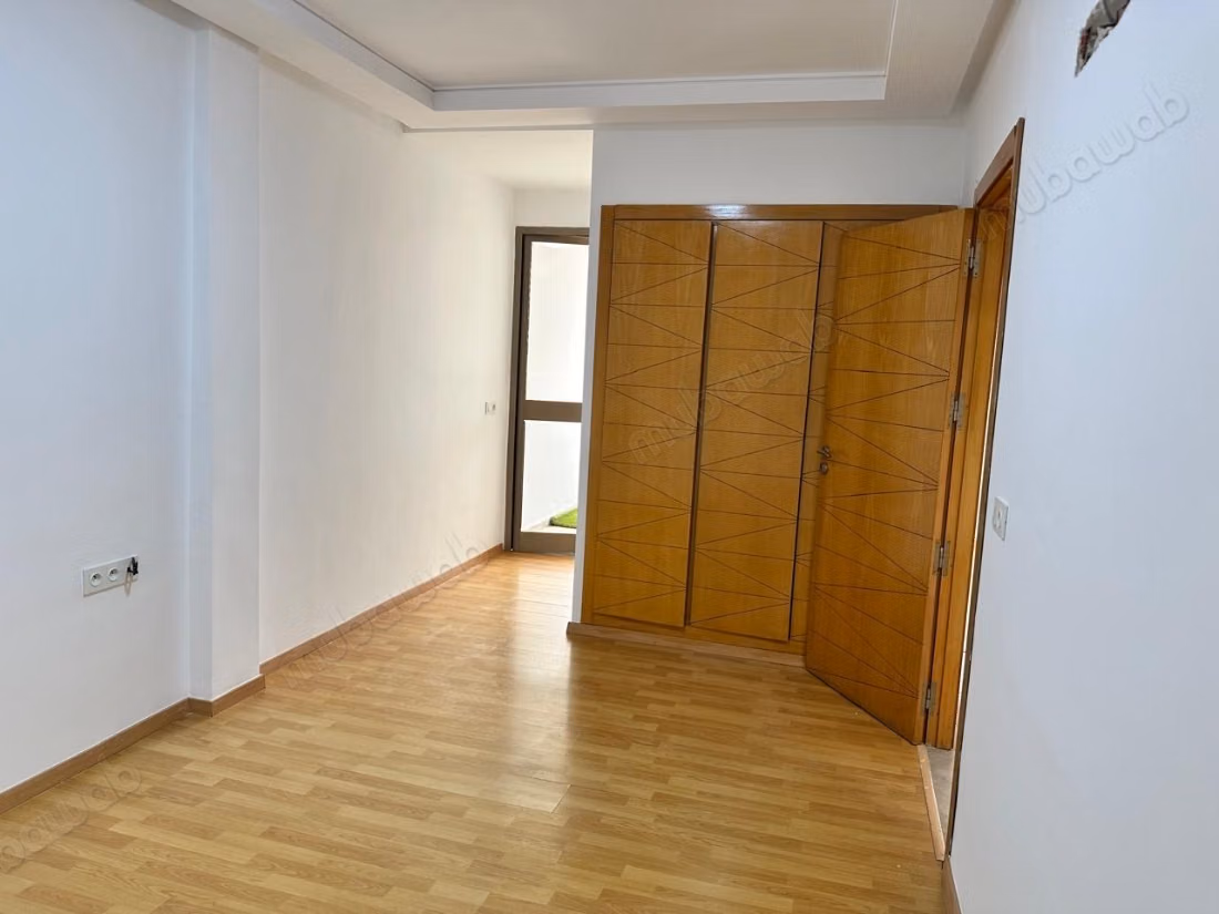 Appartamento in vendita a Hay Mabrouka. 3 camere confortevoli. Residenza con concierge, aria condizionata generale