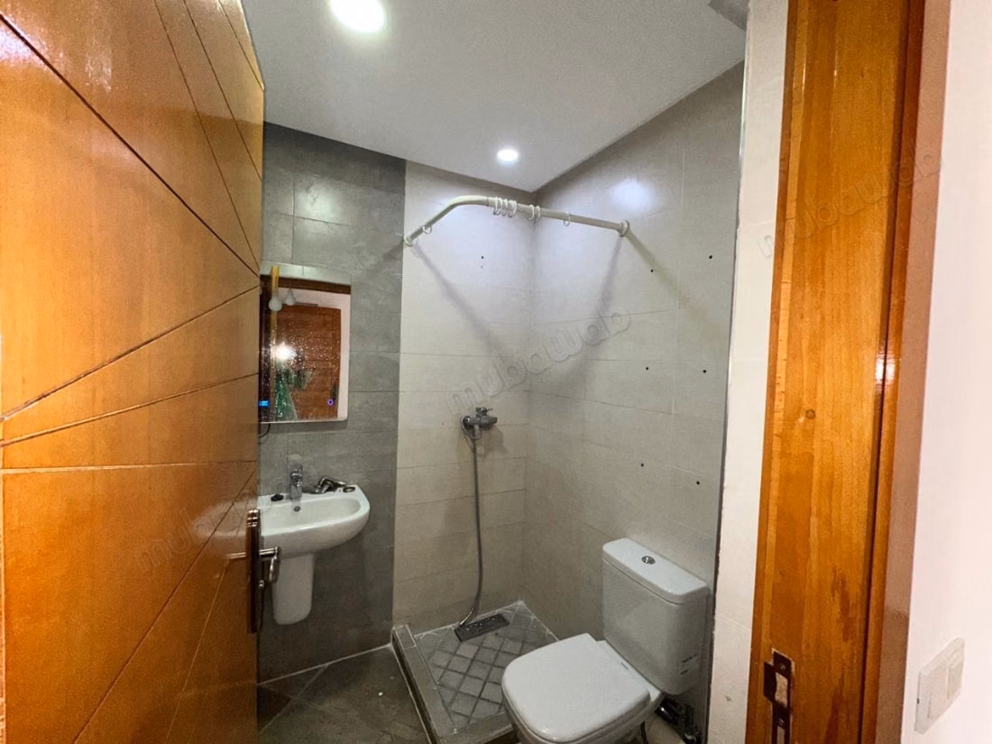 Appartamento in vendita a Hay Mabrouka. 3 camere confortevoli. Residenza con concierge, aria condizionata generale