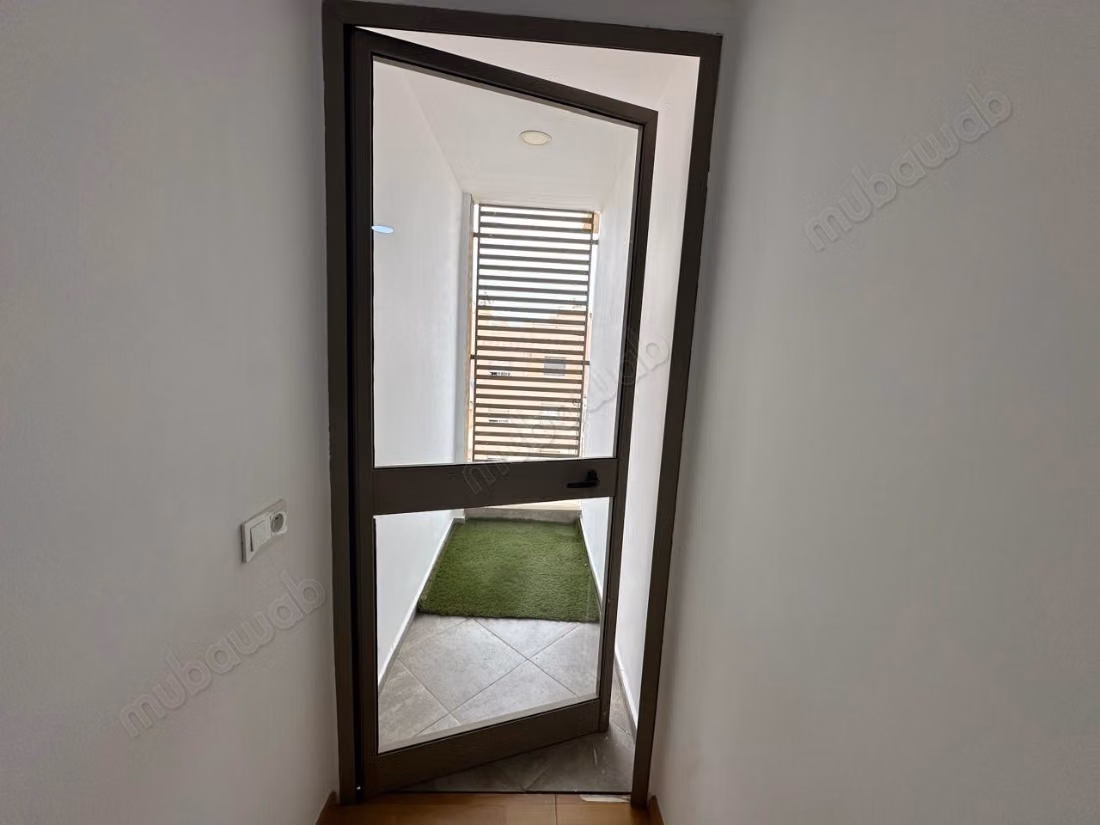 Appartamento in vendita a Hay Mabrouka. 3 camere confortevoli. Residenza con concierge, aria condizionata generale