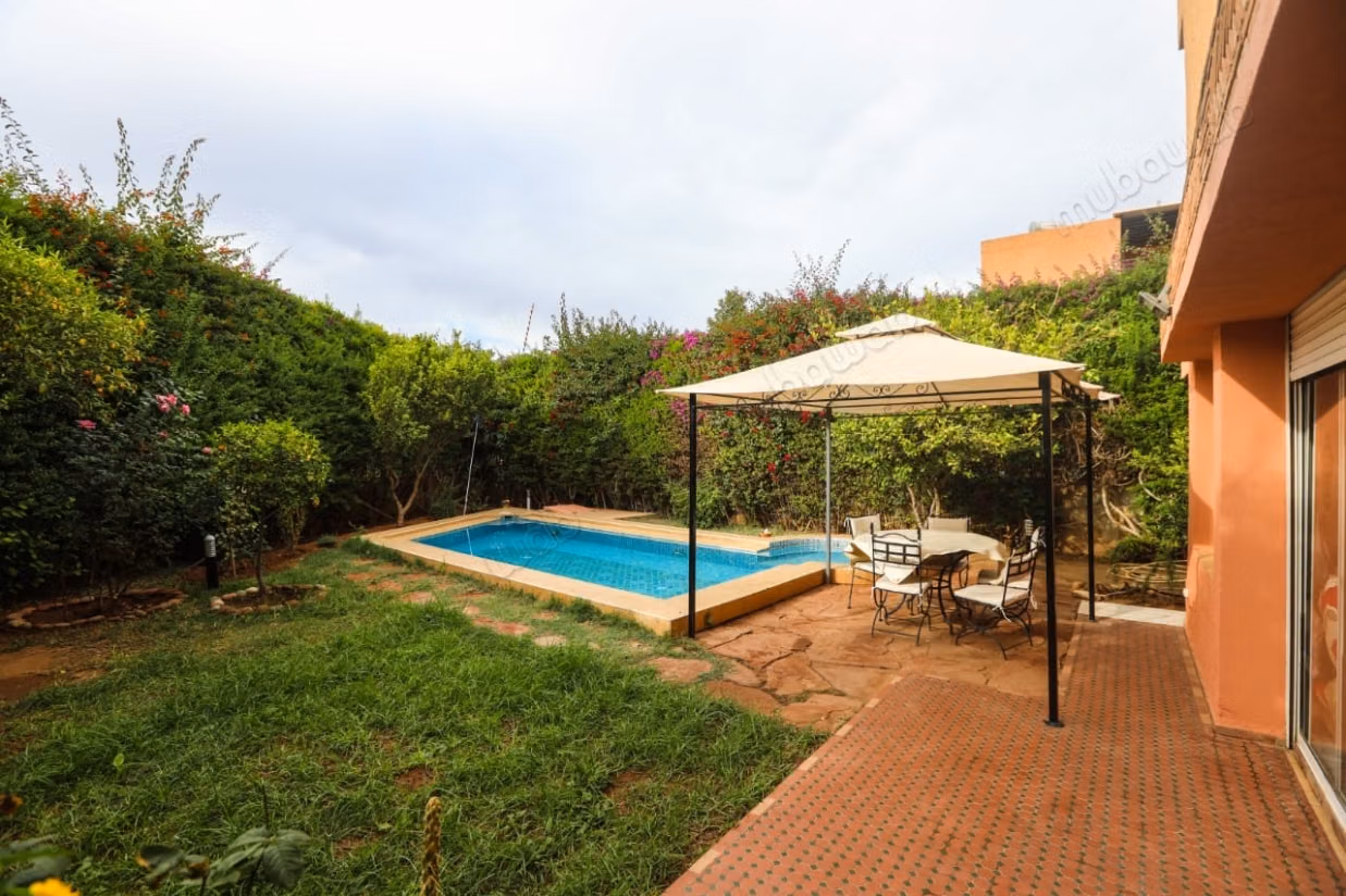Corner villa with great potential in Amerchich