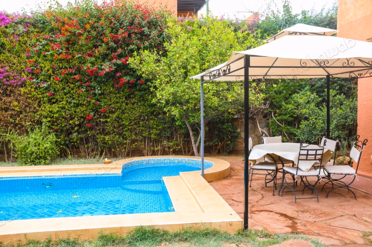 Corner villa with great potential in Amerchich
