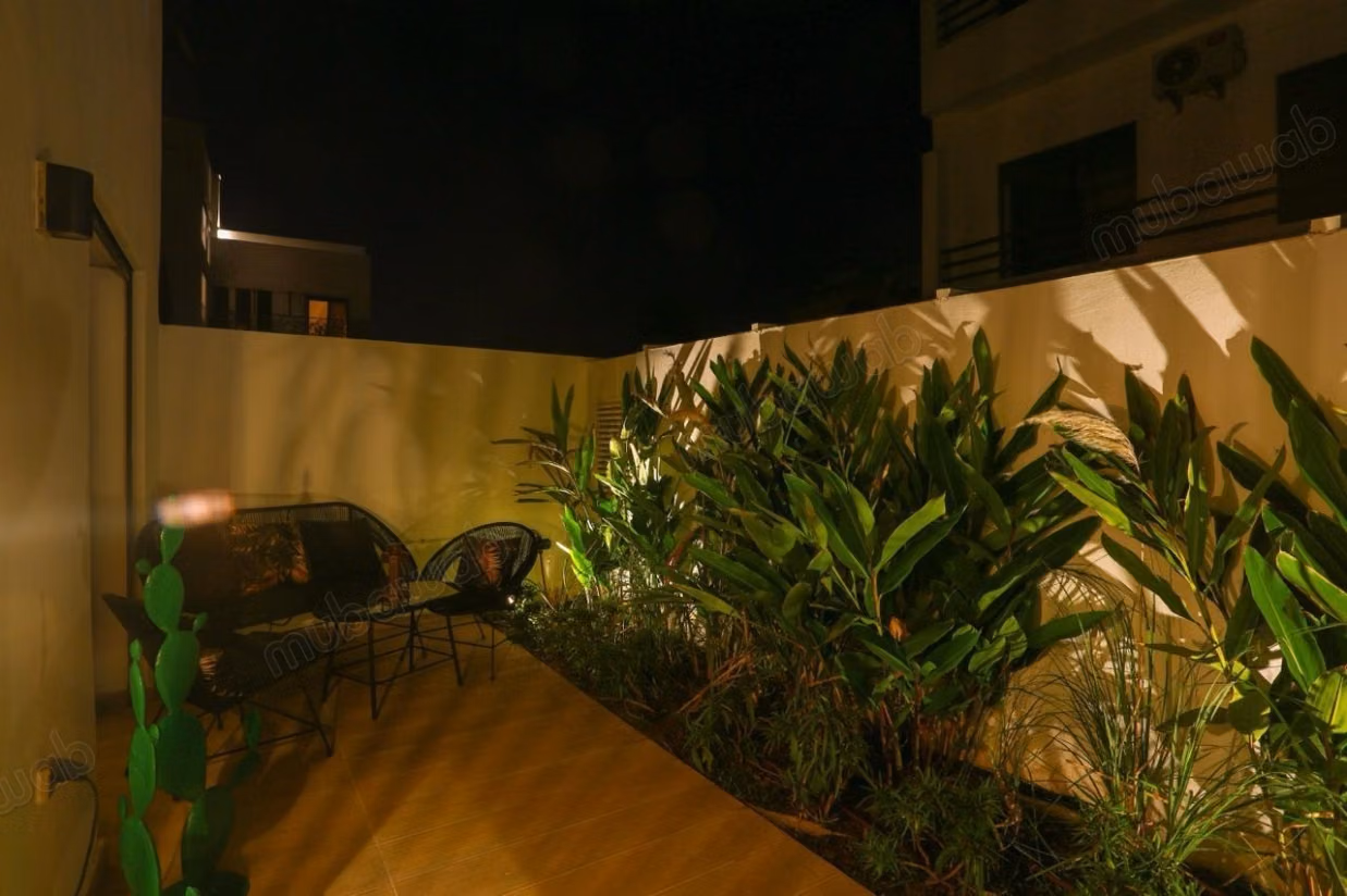 Magnifico studio arredato con grande terrazza
