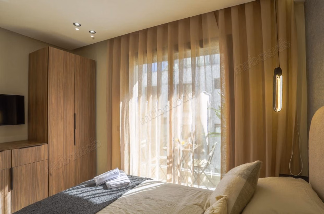 Magnifico studio arredato a Maarif con balcone