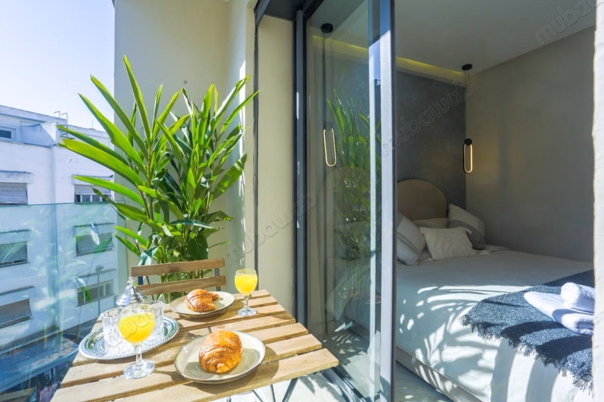 Magnifico studio arredato a Maarif con balcone