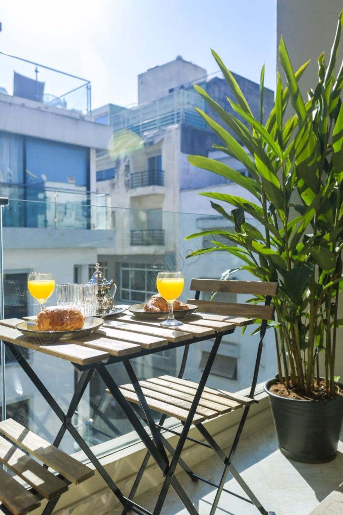 Magnifico studio arredato a Maarif con balcone