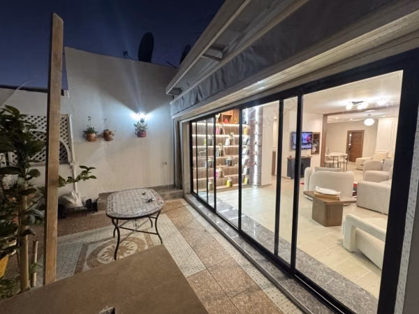 Apartamento nuevo de lujo, amueblado, con terraza
