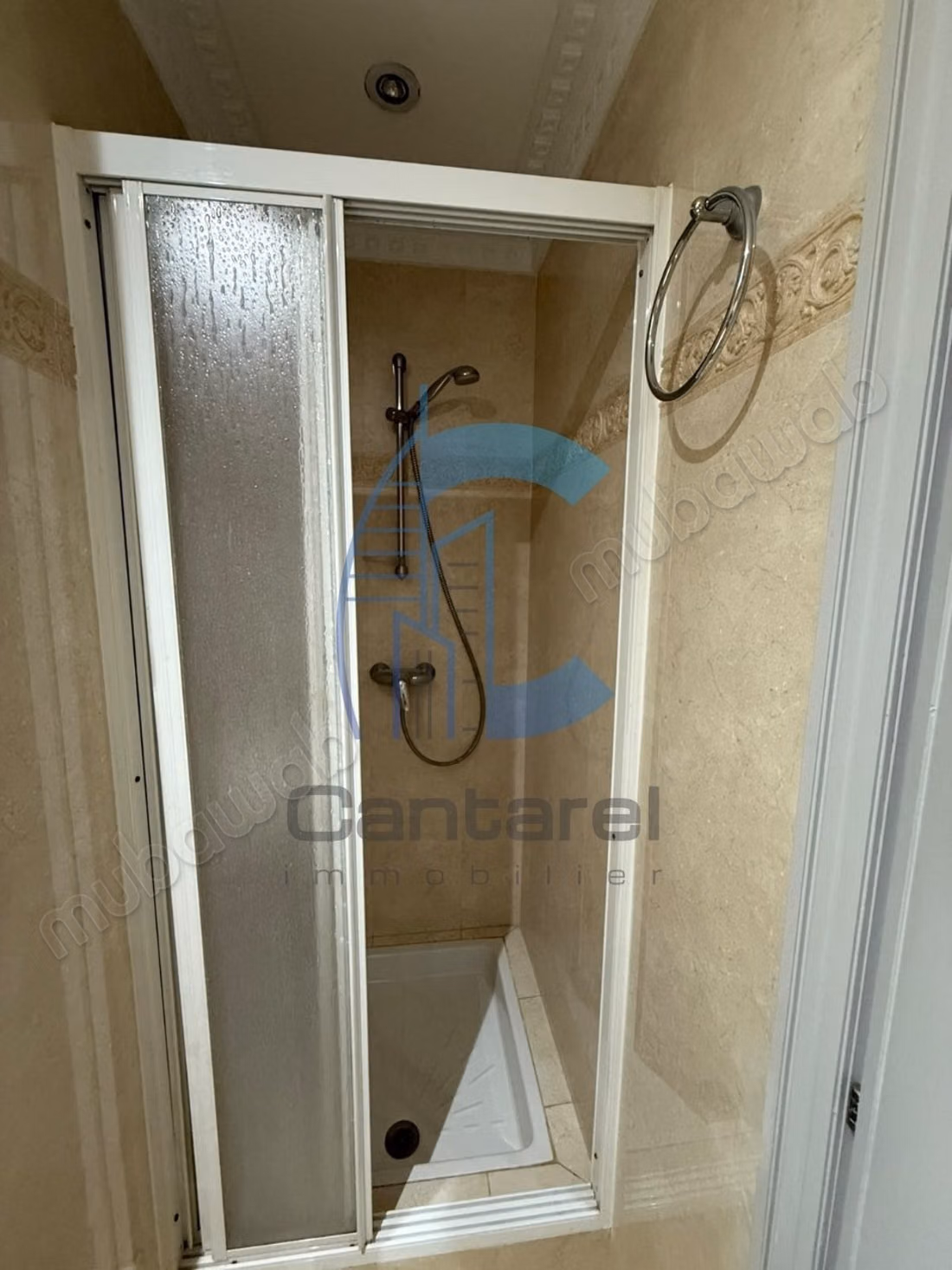 À louer appartement meublè de 162m² à racine
