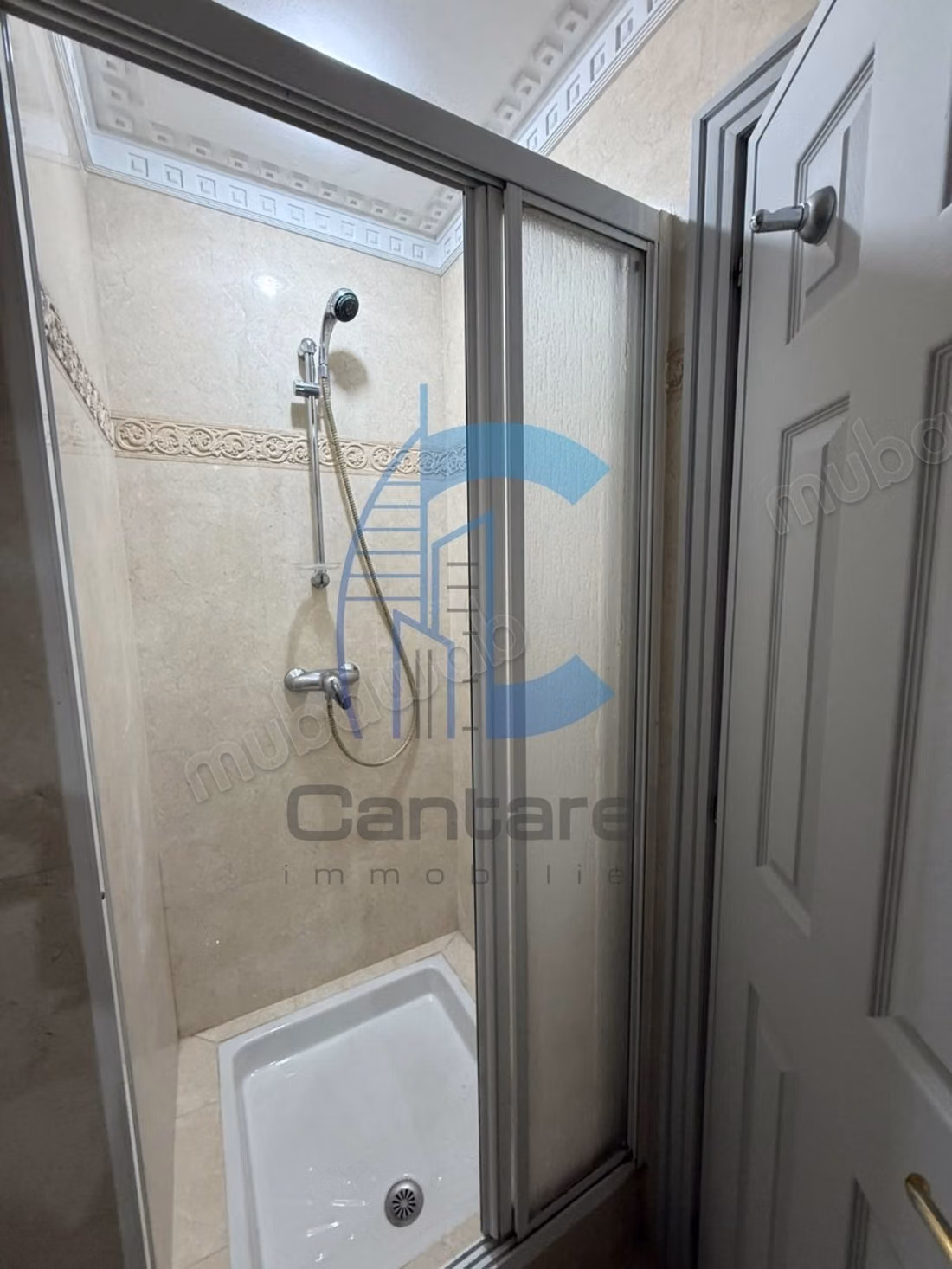À louer appartement meublè de 162m² à racine