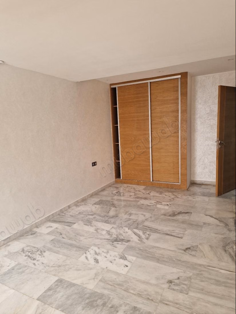 2chambres vide 5eme etage a 2 mars