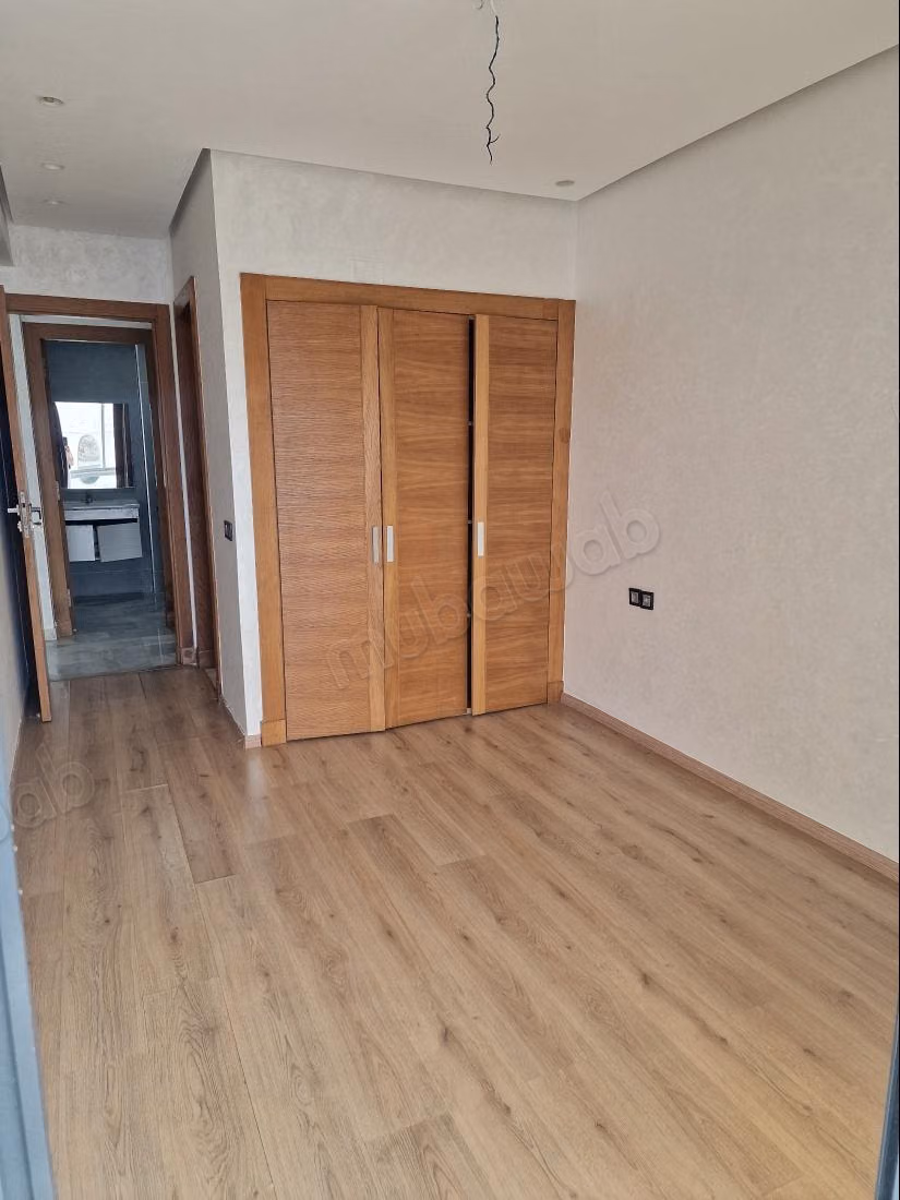 2chambres vide 5eme etage a 2 mars