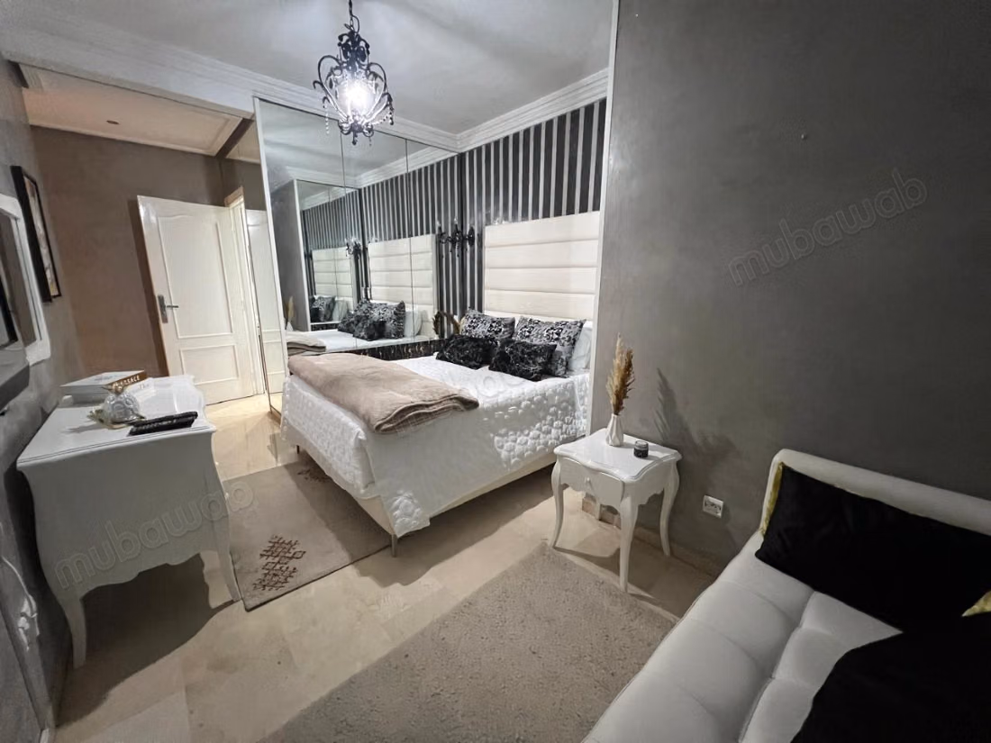 Appartement à louer à Racine. 
Surface de 90 m². 
Bien meublé