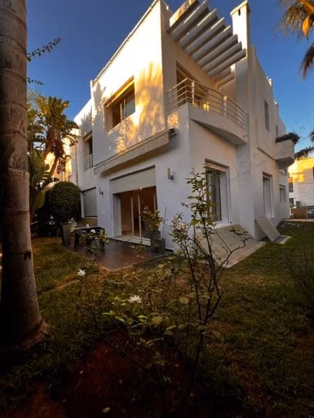 Villa en venta en residencia cerrada Ain Diab