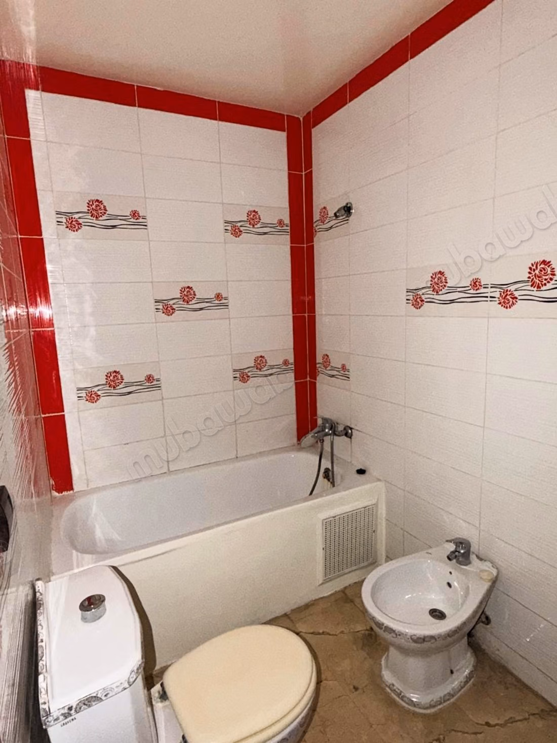 Appart Vide 70m2 Bd Abdelmoumen 
enface Tram