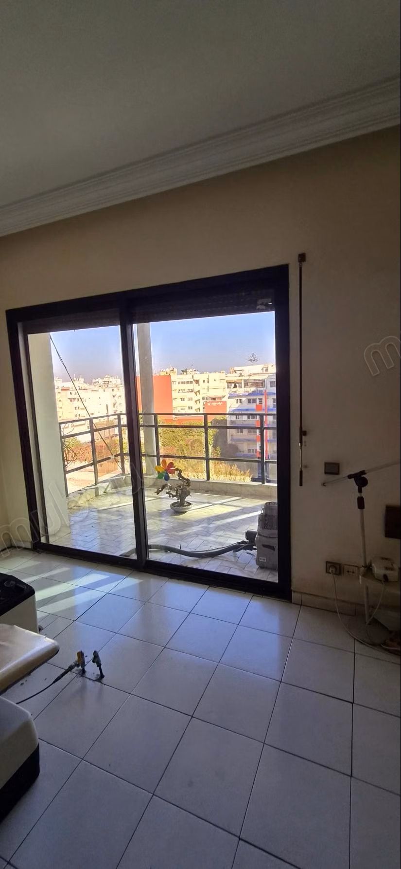 Vend apppartemznt bureaux angle boulevard d'anfa et Moulay Youssef.
Surface de 191 m²