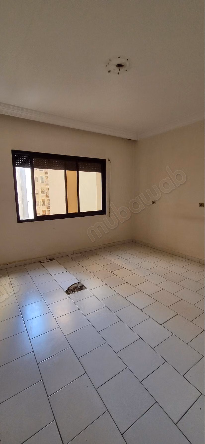 Vend apppartemznt bureaux angle boulevard d'anfa et Moulay Youssef.
Surface de 191 m²