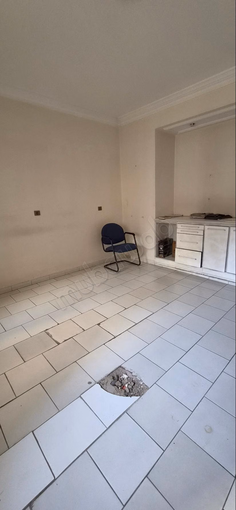 Vend apppartemznt bureaux angle boulevard d'anfa et Moulay Youssef.
Surface de 191 m²