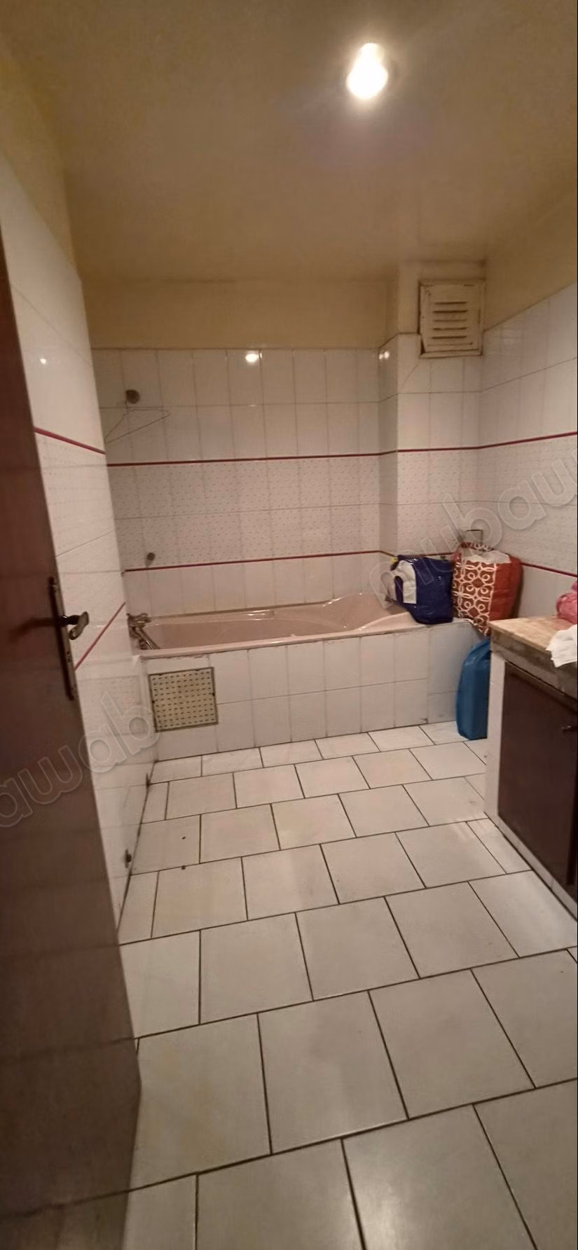 Vend apppartemznt bureaux angle boulevard d'anfa et Moulay Youssef.
Surface de 191 m²