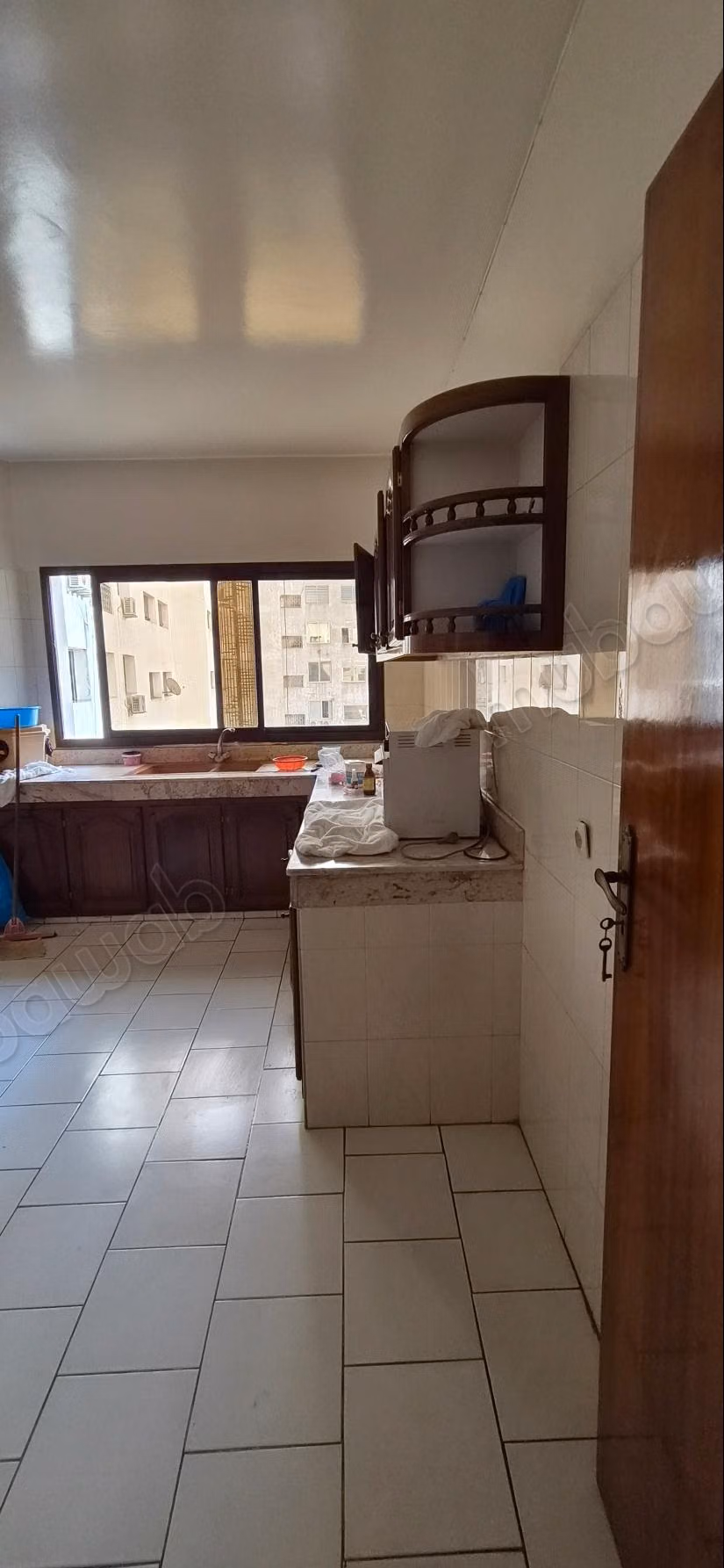 Vend apppartemznt bureaux angle boulevard d'anfa et Moulay Youssef.
Surface de 191 m²