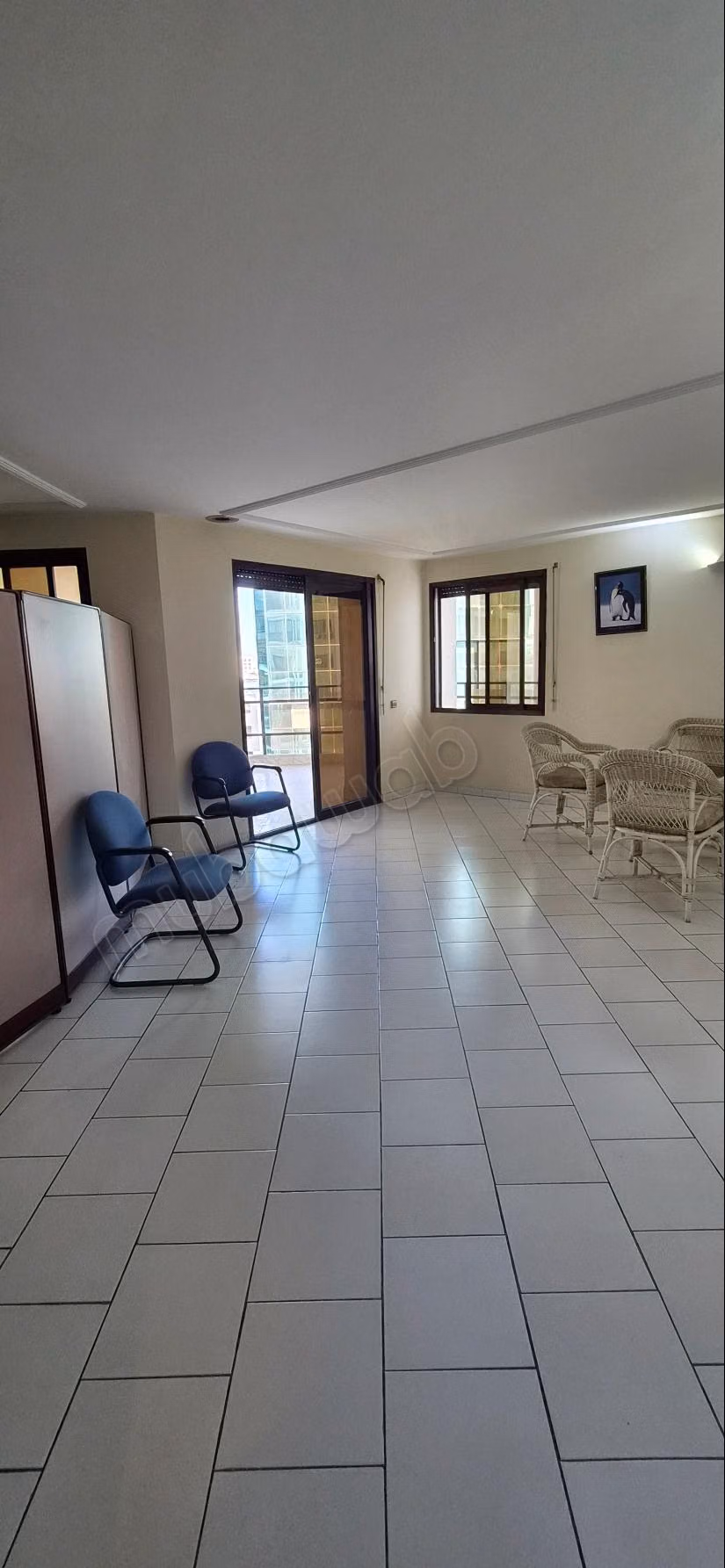 Vend apppartemznt bureaux angle boulevard d'anfa et Moulay Youssef.
Surface de 191 m²