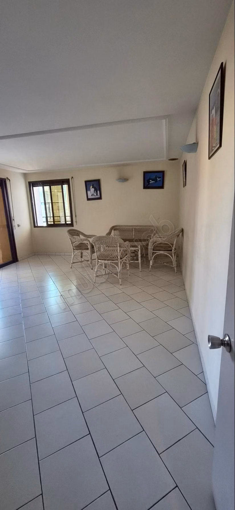 Vend apppartemznt bureaux angle boulevard d'anfa et Moulay Youssef.
Surface de 191 m²