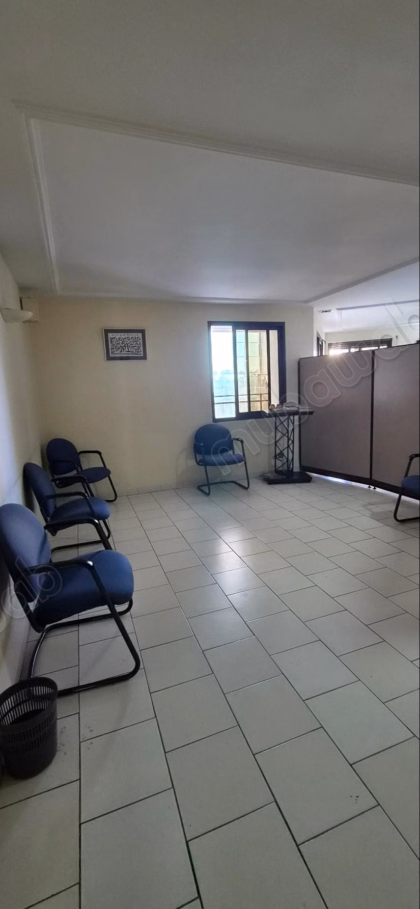 Vend apppartemznt bureaux angle boulevard d'anfa et Moulay Youssef.
Surface de 191 m²