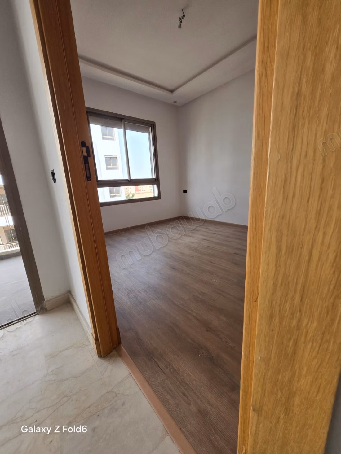 À louer – studio avec terrasse, le 25 de saham