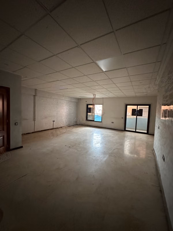 Hermosas oficinas en alquiler en Guéliz. Superficie total de 52 m². Ascensor y terraza
