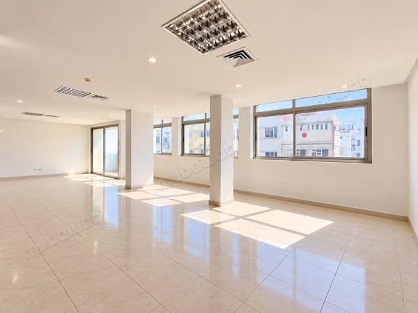Plateau de bureau 96m 
boulevard de la corniche