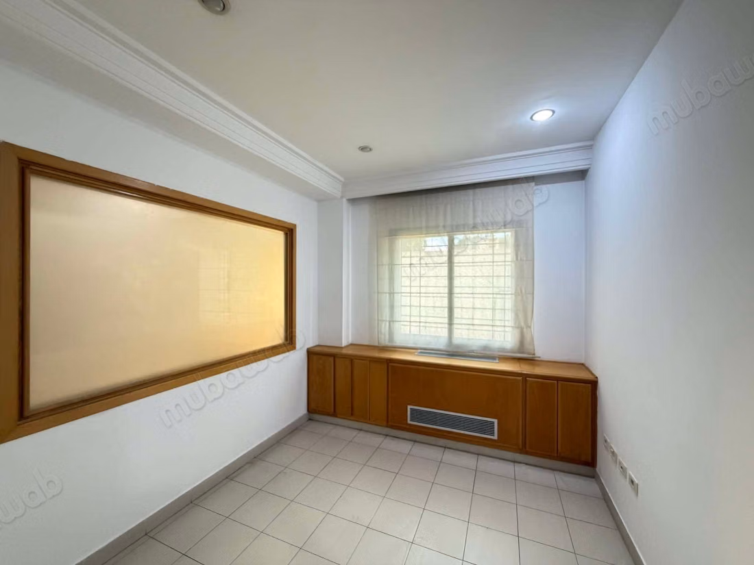 A louer bureau 5 pièces 200 m² à Mutuelle ville