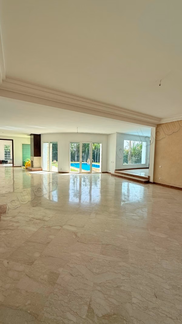 High-end villa for rent in Souissi. 7 comfortable rooms. Double glazing and central heating