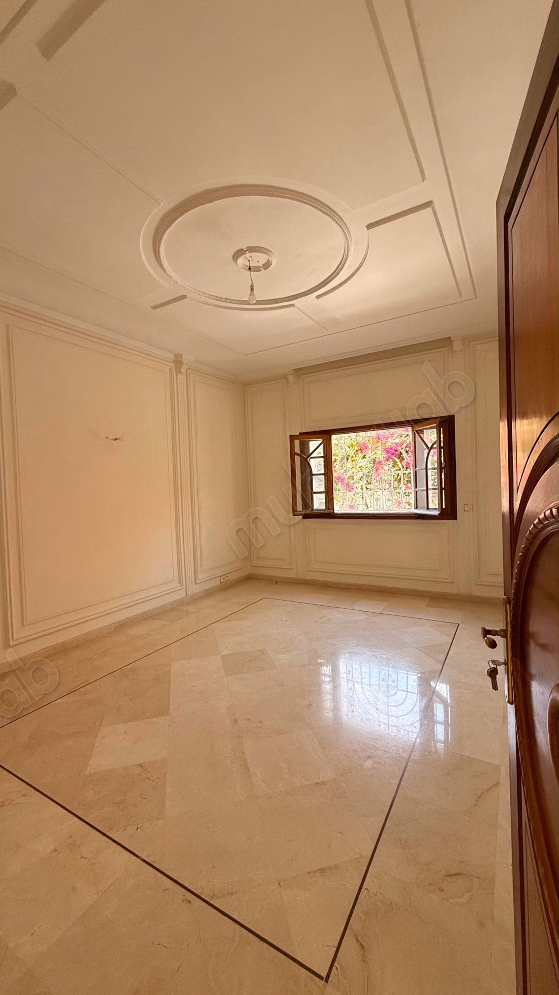 Luxury villa for rent in Souissi. 4 bedrooms. Pool and fireplace