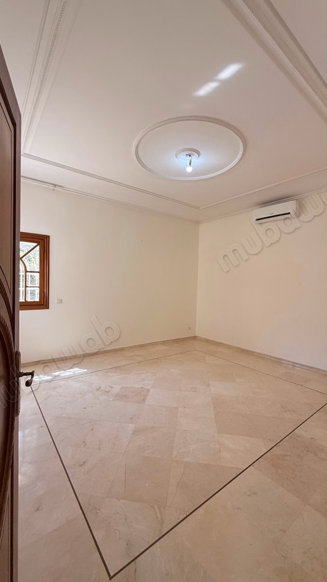 Luxury villa for rent in Souissi. 4 bedrooms. Pool and fireplace