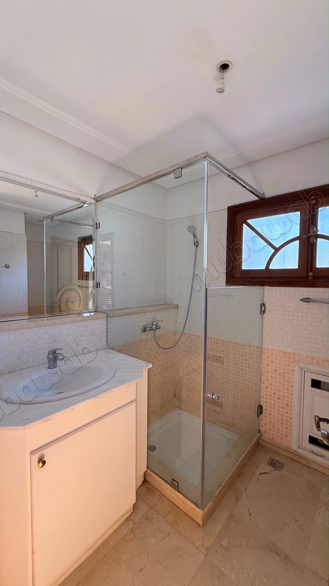 Luxury villa for rent in Souissi. 4 bedrooms. Pool and fireplace