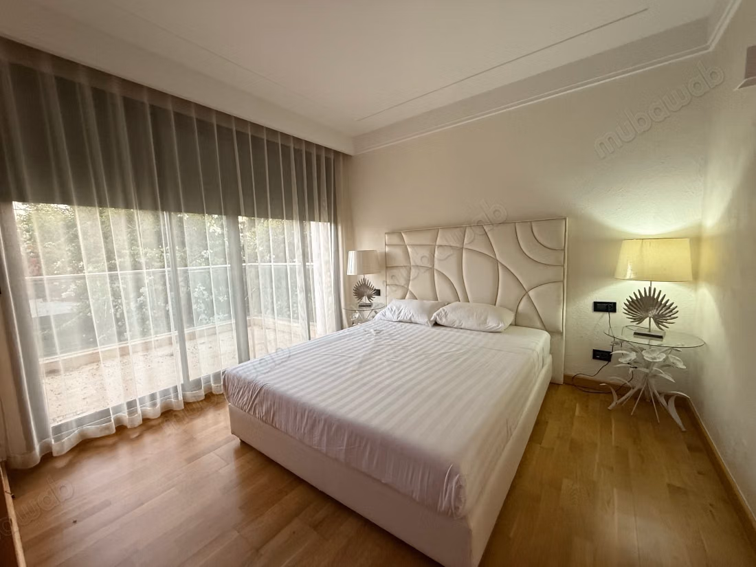 Bel appartement en location à Ville Verte. 
3 belles chambres. 
Meublé