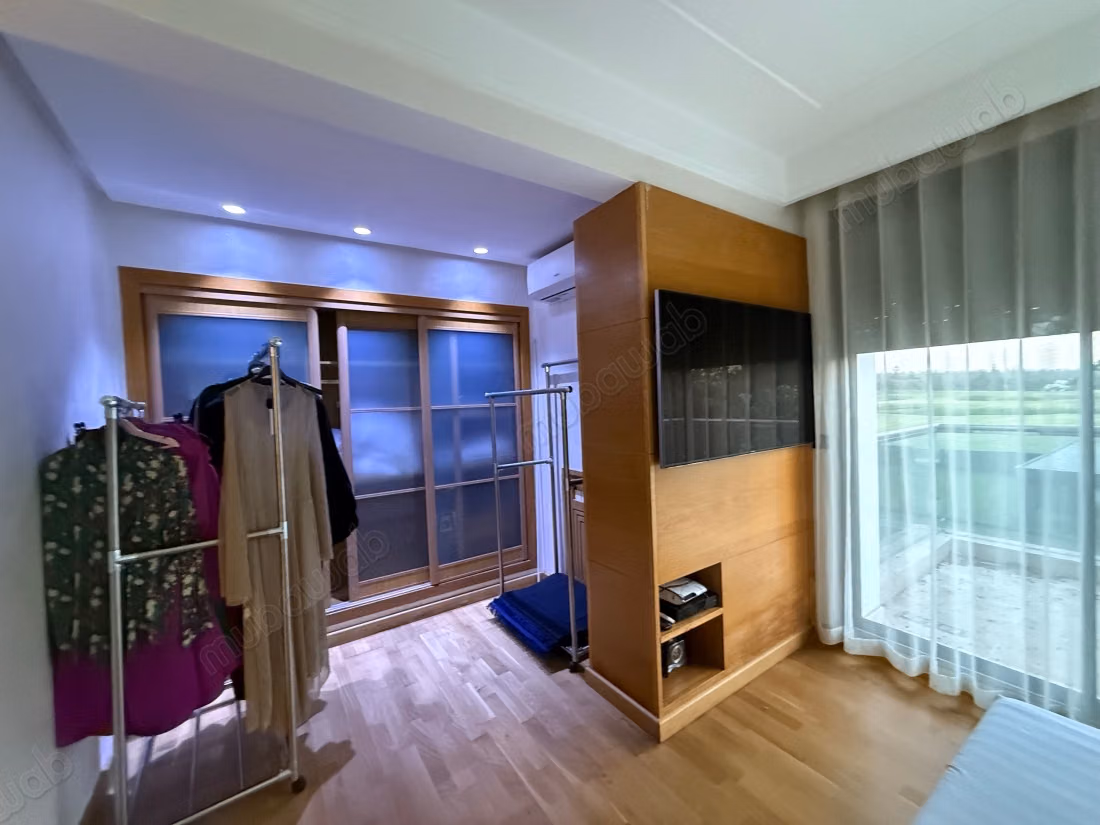 Bel appartement en location à Ville Verte. 
3 belles chambres. 
Meublé