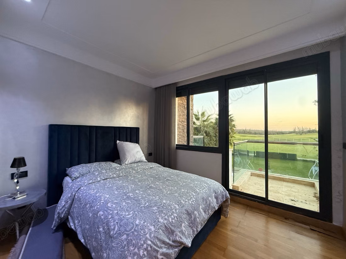 Bel appartement en location à Ville Verte. 
3 belles chambres. 
Meublé