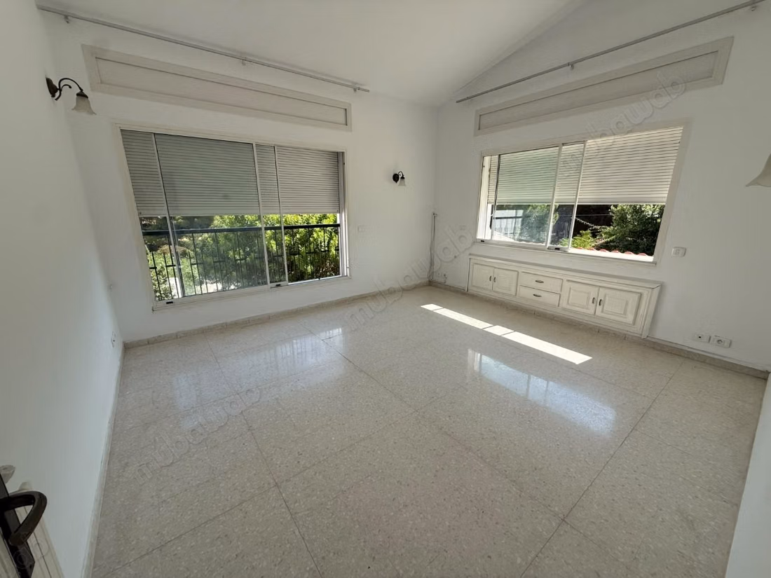 Affitto villa di lusso a La Marsa. 4 belle camere. Vetri doppi e riscaldamento centralizzato