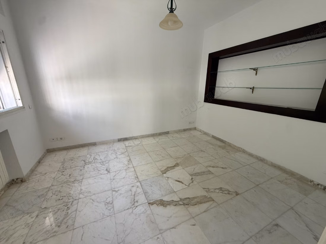 Affitto villa di lusso a La Marsa. 4 belle camere. Vetri doppi e riscaldamento centralizzato