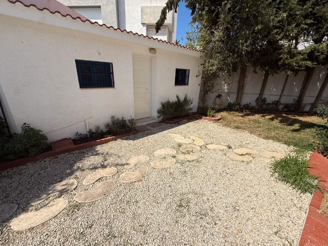 Affitto villa di lusso a La Marsa. 4 belle camere. Vetri doppi e riscaldamento centralizzato