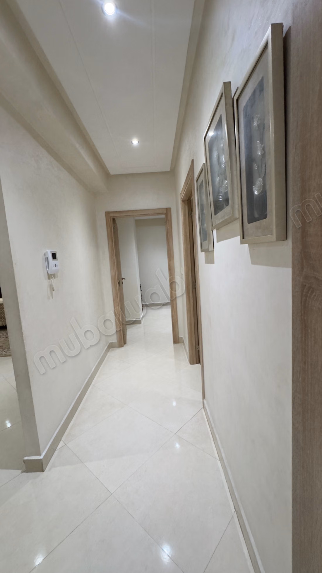 Sell apartment in the center. Area of 98 m². Private parking
