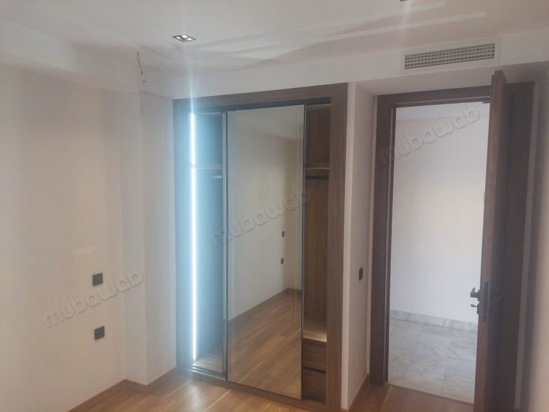Affitta questo appartamento a Racine Extension. 3 camere confortevoli. Ascensore e terrazza