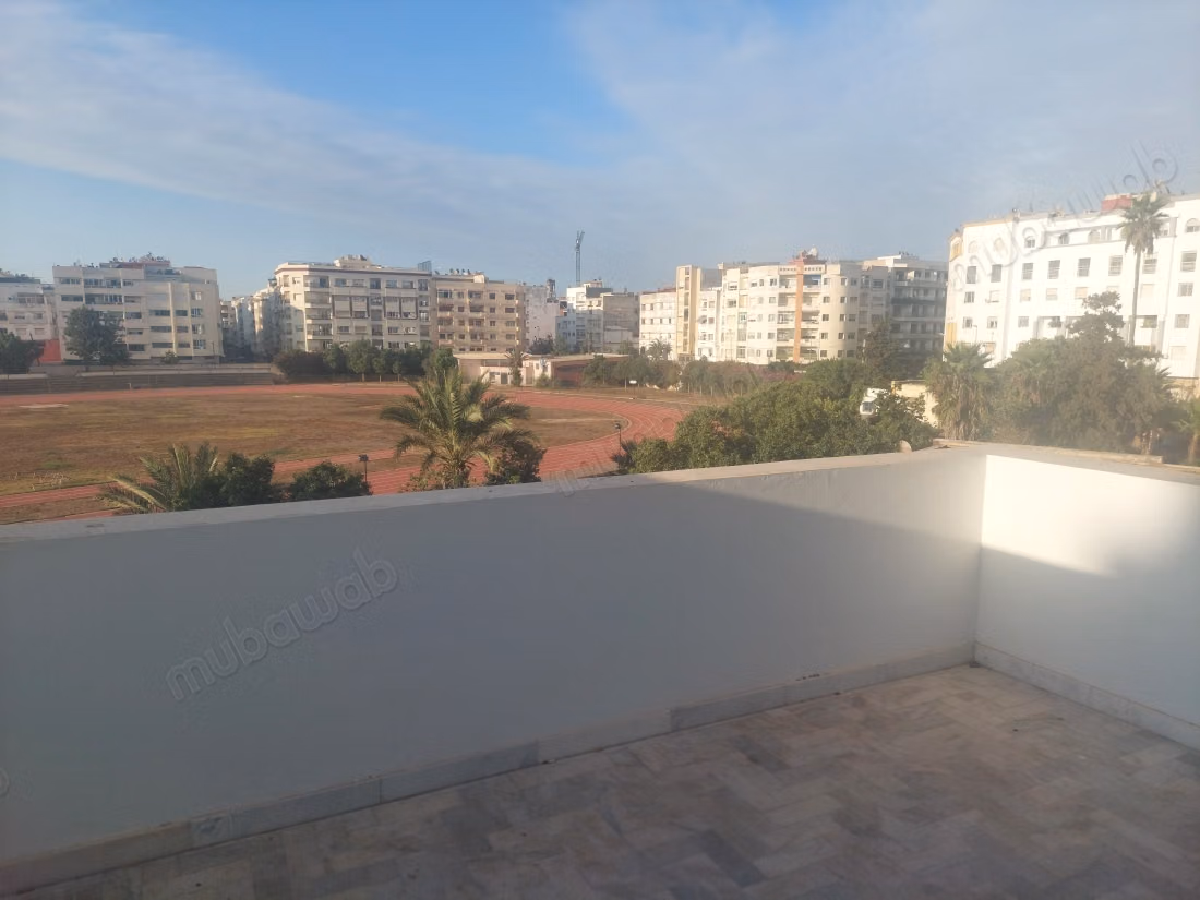 Affitta questo appartamento a Racine Extension. 3 camere confortevoli. Ascensore e terrazza