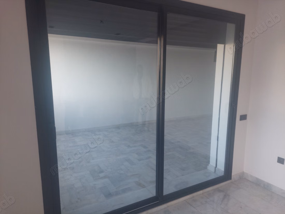 Affitta questo appartamento a Racine Extension. 3 camere confortevoli. Ascensore e terrazza