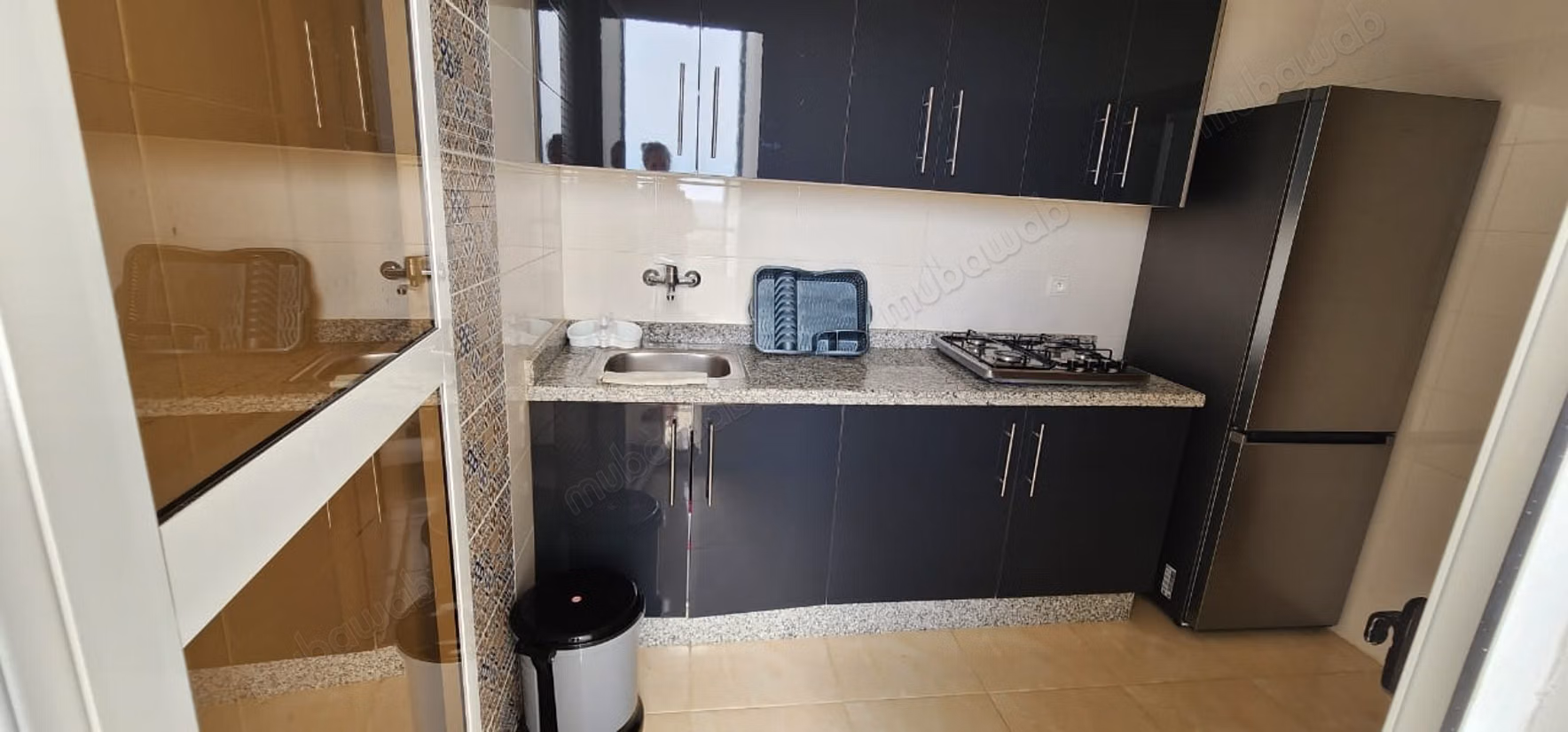 Gemeubileerd Appartement met 2 Slaapkamers bij het Busstation