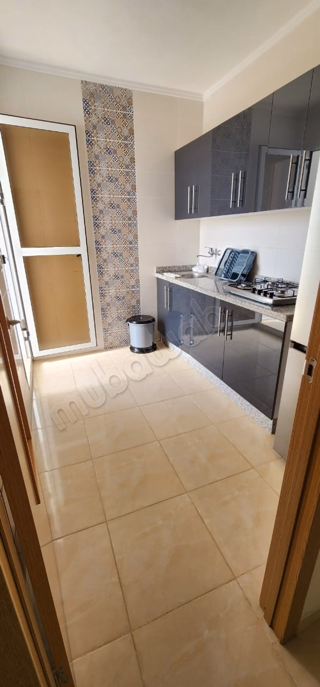 Gemeubileerd Appartement met 2 Slaapkamers bij het Busstation